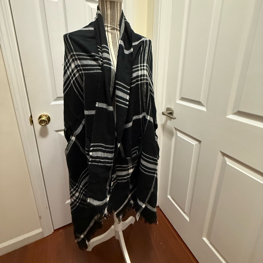 Grace and Lace Pocket Poncho Black White Plaid